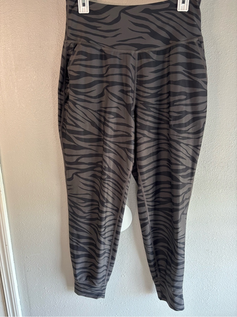 Old Navy Gray Zebra-Print Men’s Joggers